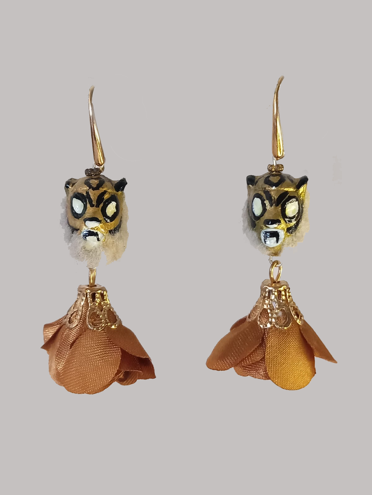 Aretes "Tiger Mask" dorados